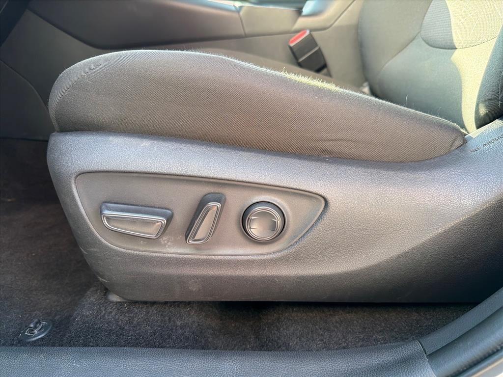 Toyota RAV4 Hybrid XLE 2025