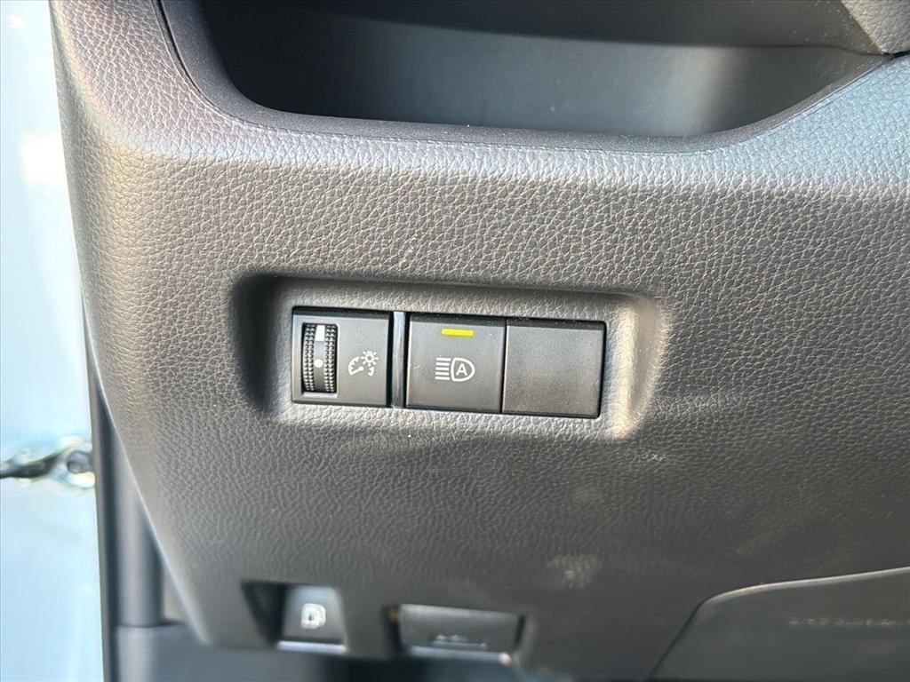 Toyota RAV4 Hybrid XLE 2025