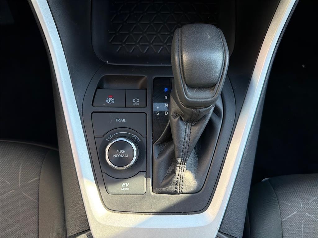 Toyota RAV4 Hybrid XLE 2025