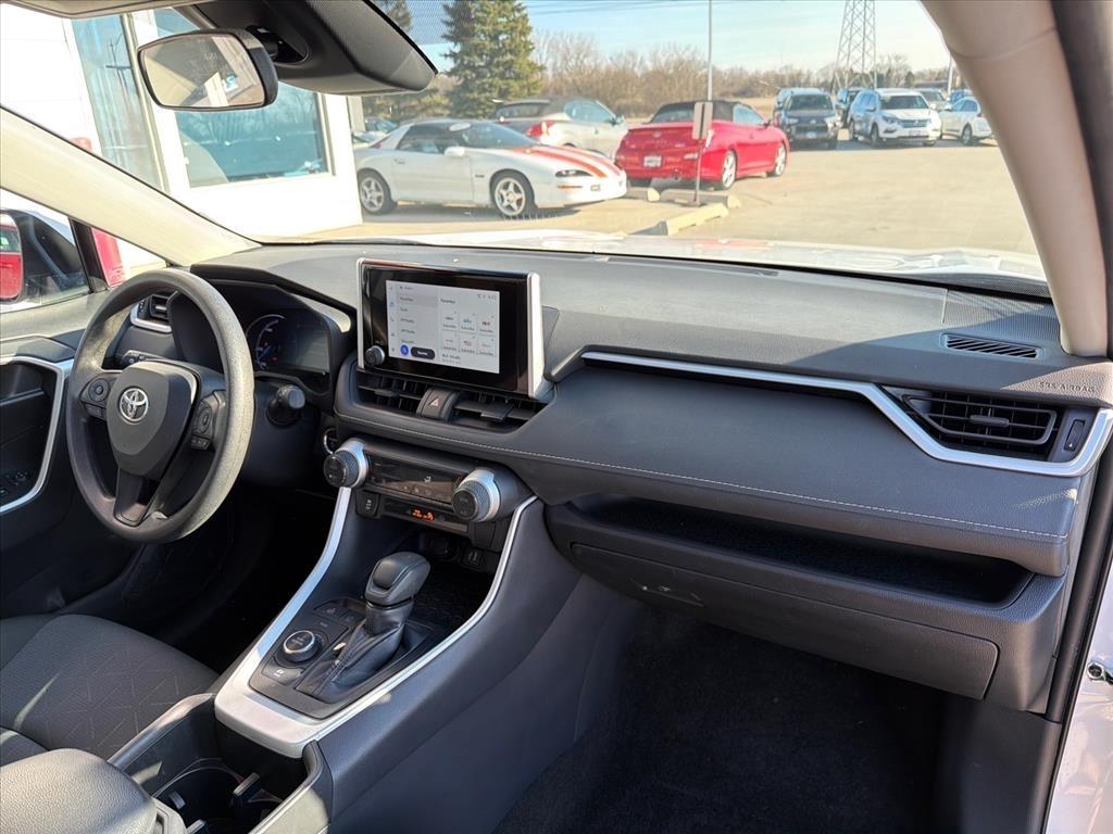 Toyota RAV4 Hybrid XLE 2025