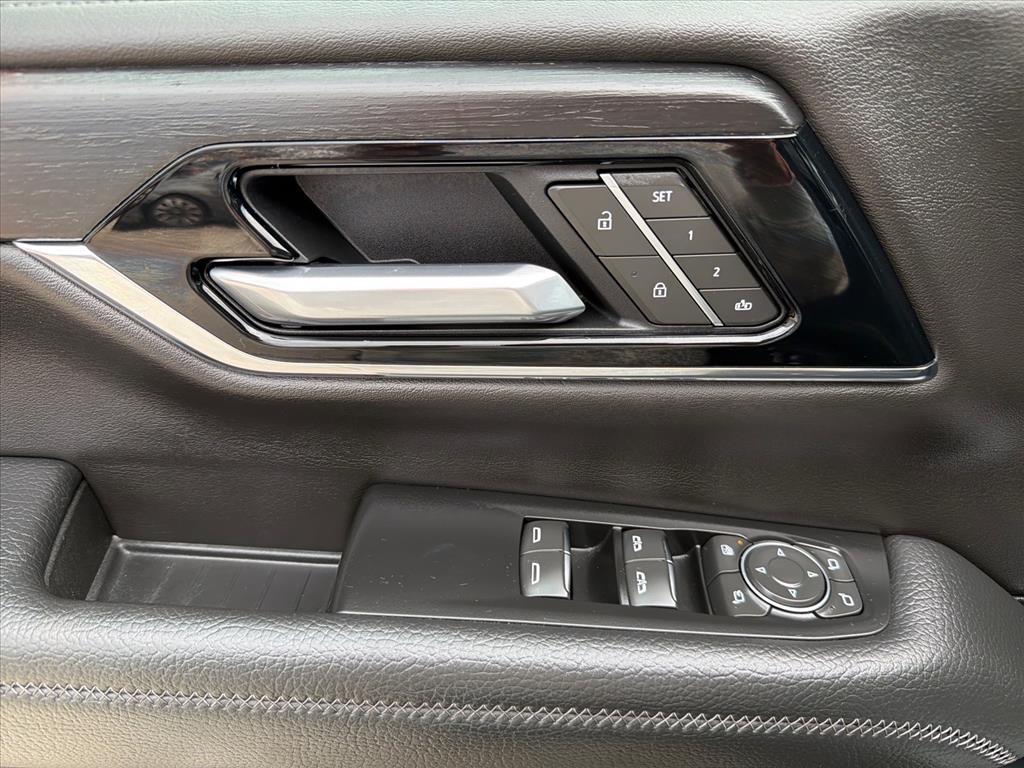 GMC Yukon XL Denali 4WD 2025