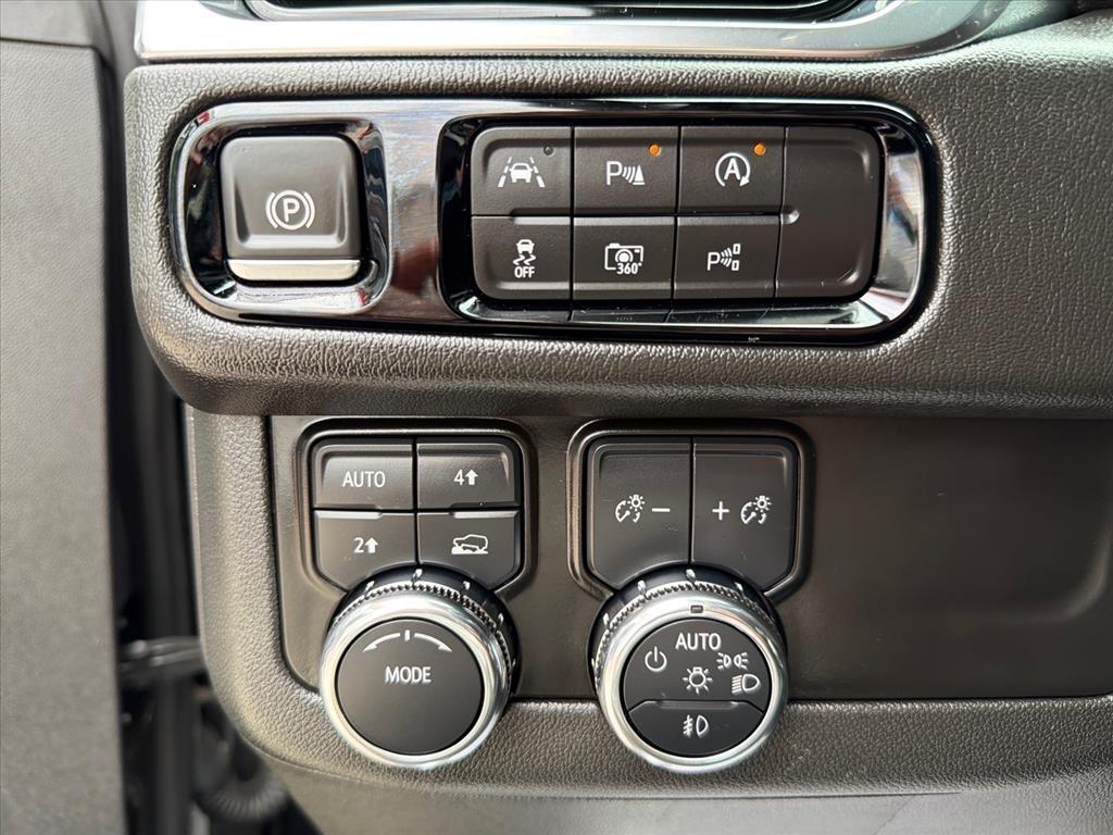 GMC Yukon XL Denali 4WD 2025