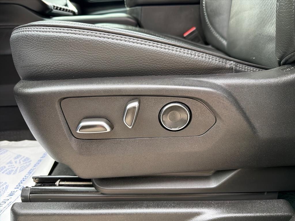 GMC Yukon XL Denali 4WD 2025