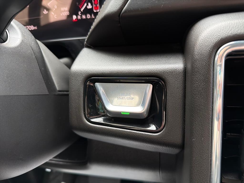 GMC Yukon XL Denali 4WD 2025