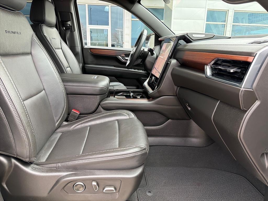 GMC Yukon XL Denali 4WD 2025