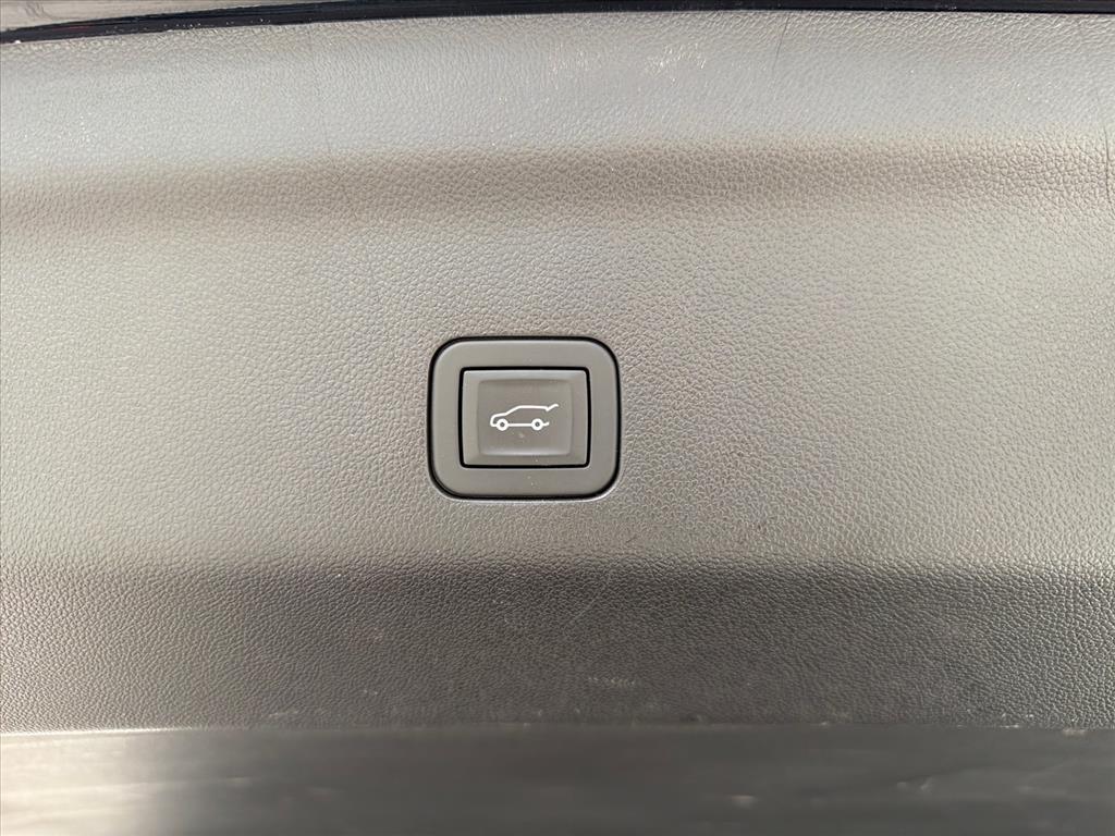 GMC Yukon XL Denali 4WD 2025