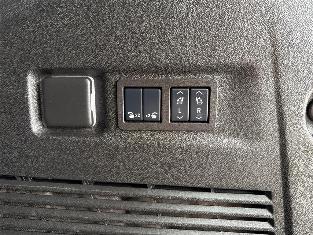 GMC Yukon XL Denali 4WD 2025