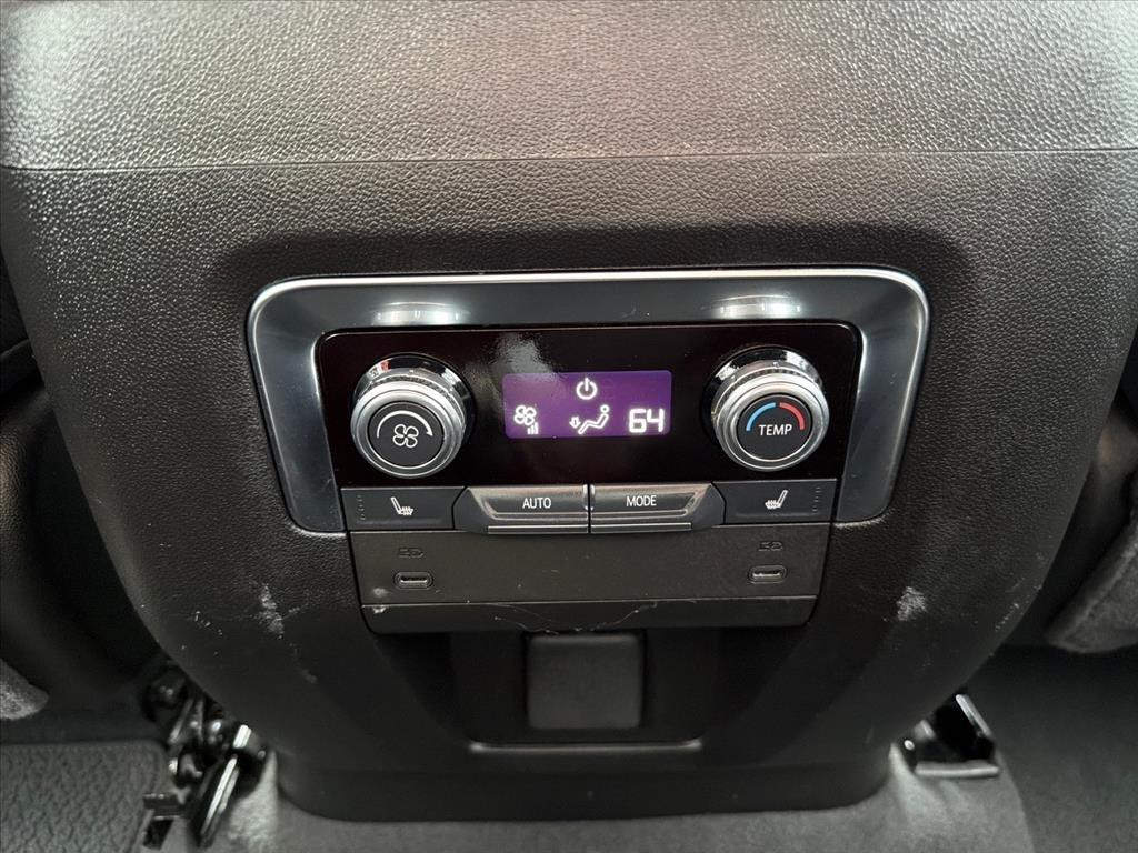 GMC Yukon XL Denali 4WD 2025