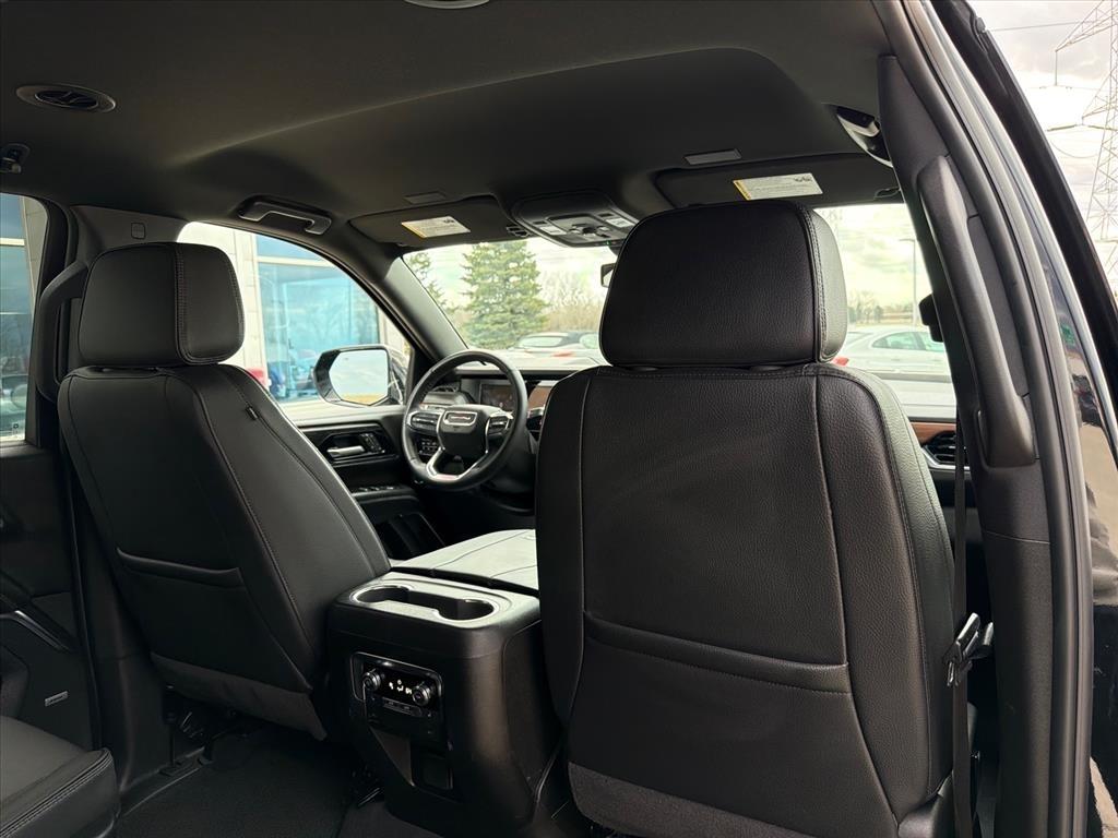 GMC Yukon XL Denali 4WD 2025