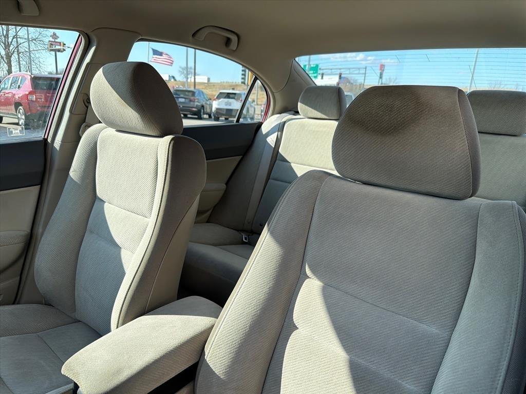 Honda Civic LX Sedan 5-Speed AT 2010