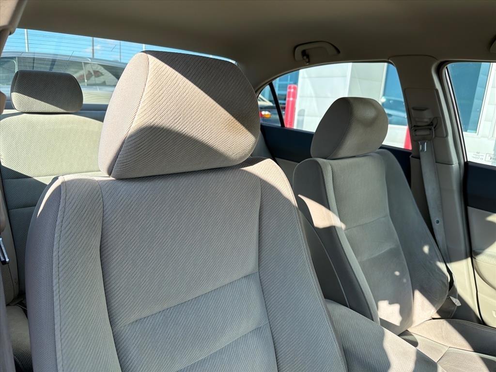 Honda Civic LX Sedan 5-Speed AT 2010