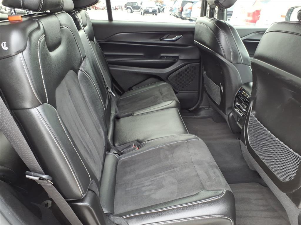 Jeep Grand Cherokee L Laredo 4WD 2024