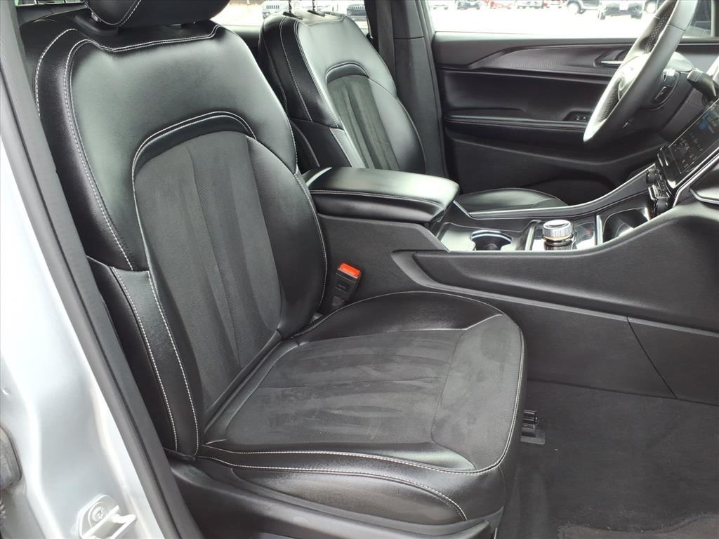 Jeep Grand Cherokee L Laredo 4WD 2024