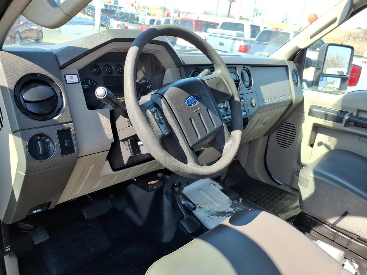 Ford F-350 SD XL Crew Cab 4WD 2010