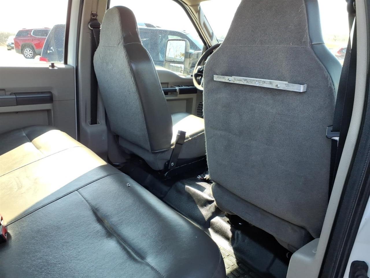 Ford F-350 SD XL Crew Cab 4WD 2010