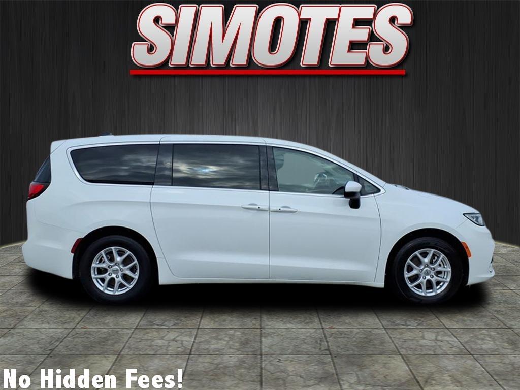 Chrysler Pacifica Touring L 2023