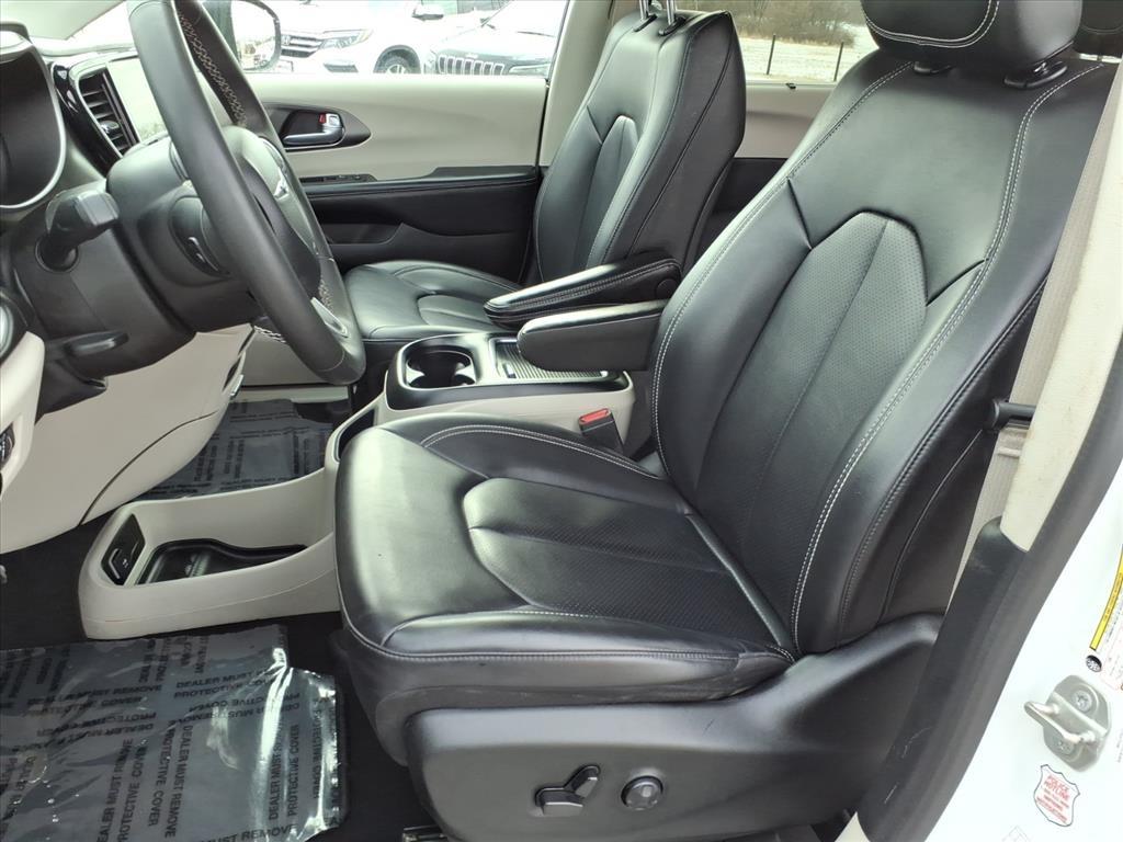 Chrysler Pacifica Touring L 2023