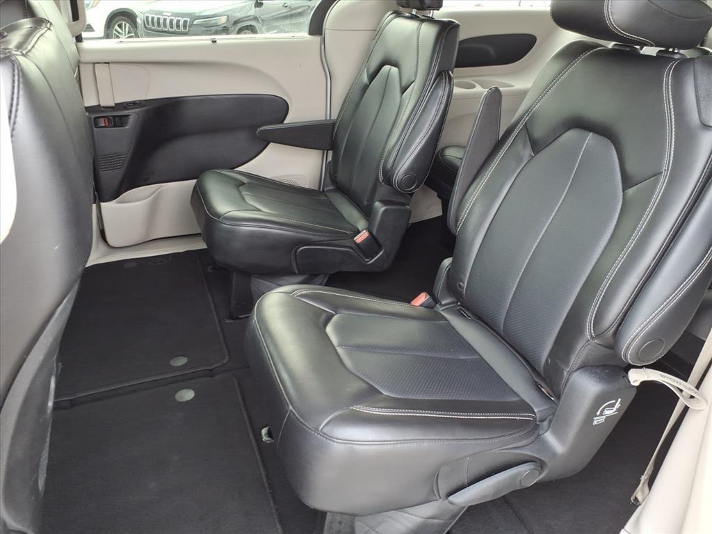 Chrysler Pacifica Touring L 2023