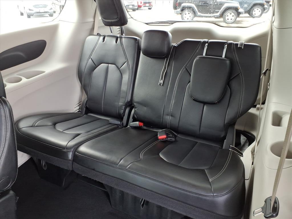 Chrysler Pacifica Touring L 2023