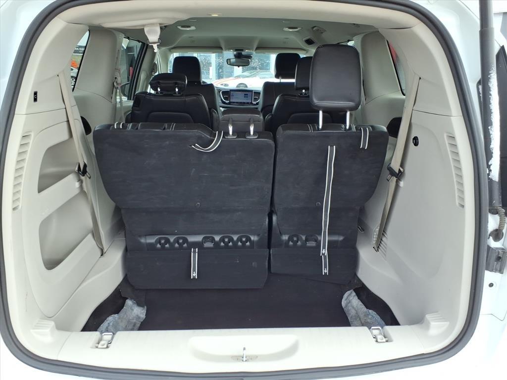 Chrysler Pacifica Touring L 2023