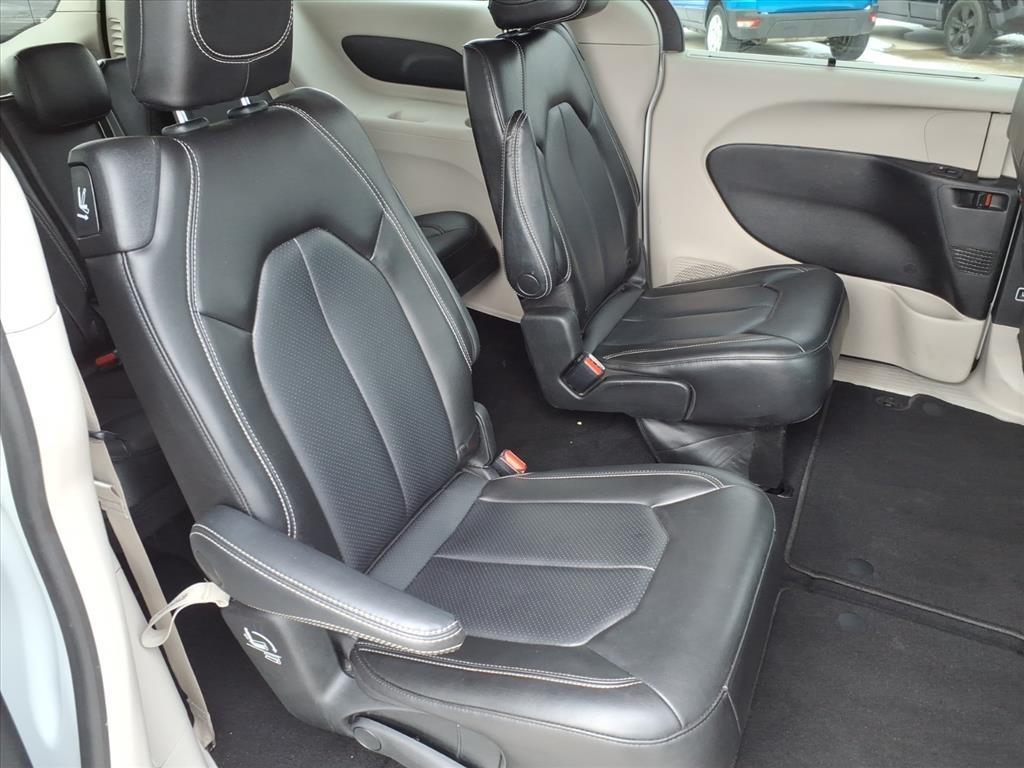 Chrysler Pacifica Touring L 2023