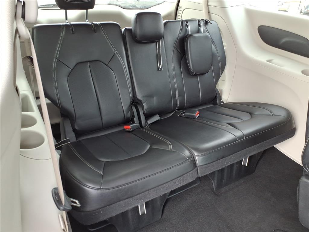 Chrysler Pacifica Touring L 2023