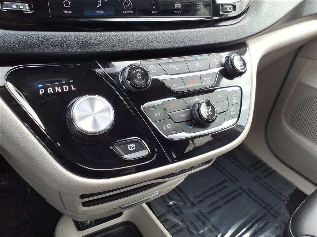 Chrysler Pacifica Touring L 2023