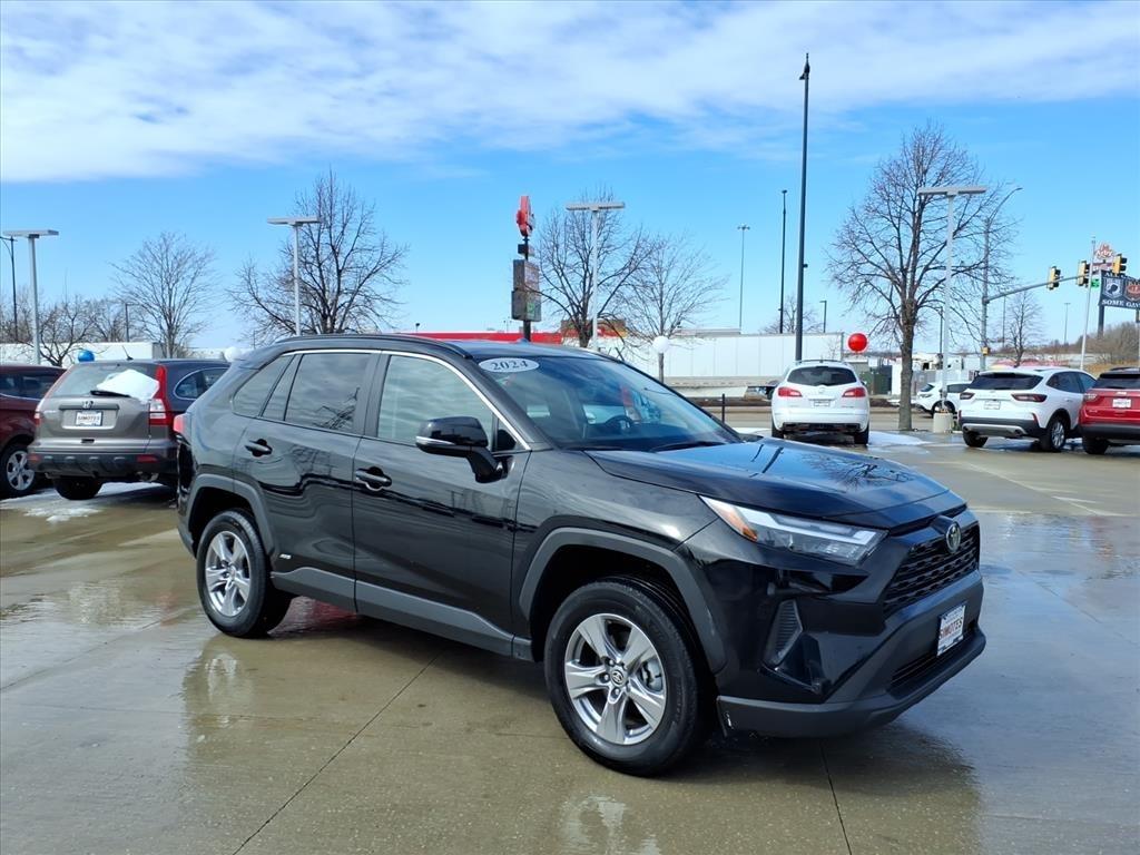 Toyota RAV4 Hybrid XLE 2025