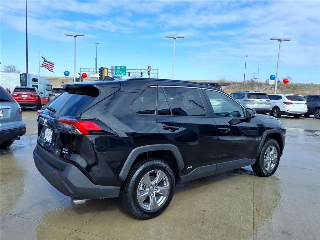Toyota RAV4 Hybrid XLE 2025