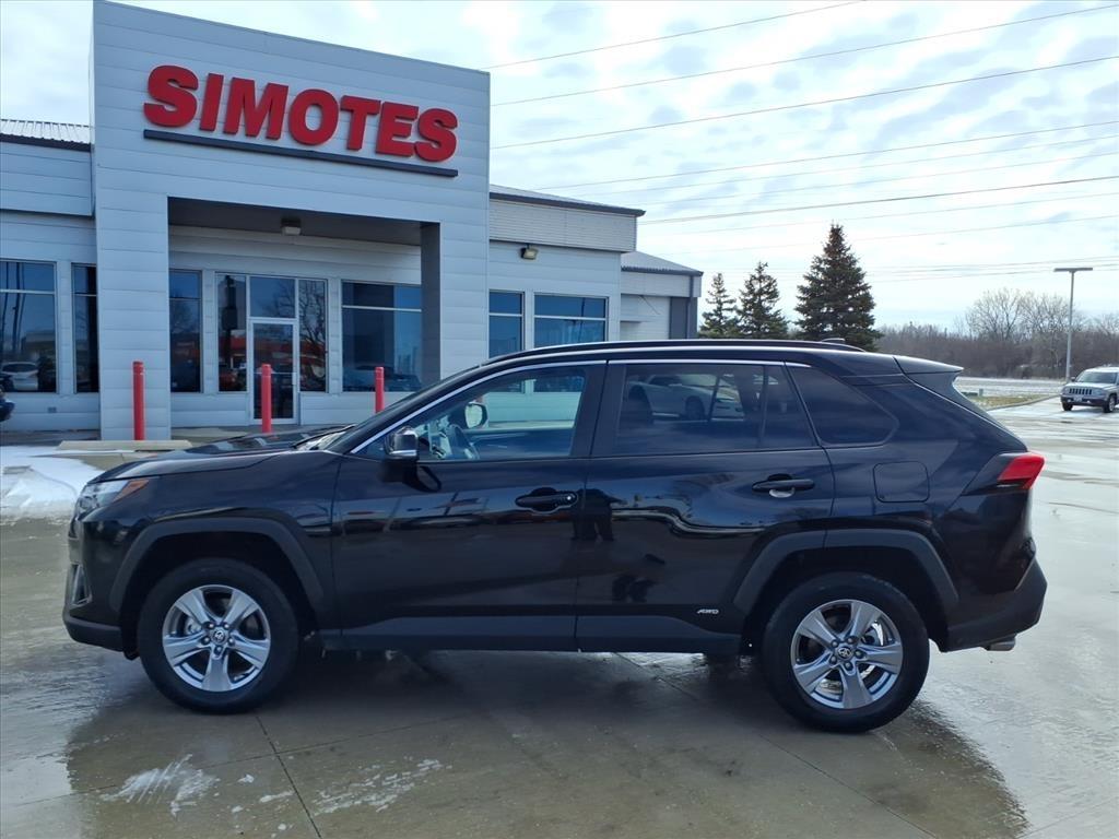 Toyota RAV4 Hybrid XLE 2025