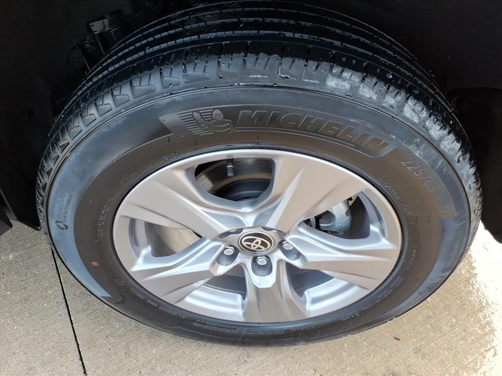 Toyota RAV4 Hybrid XLE 2025