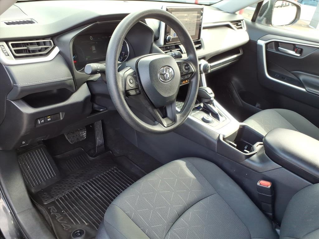 Toyota RAV4 Hybrid XLE 2025