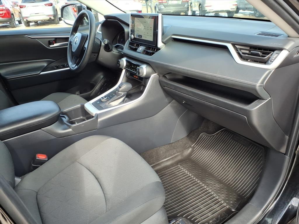 Toyota RAV4 Hybrid XLE 2025