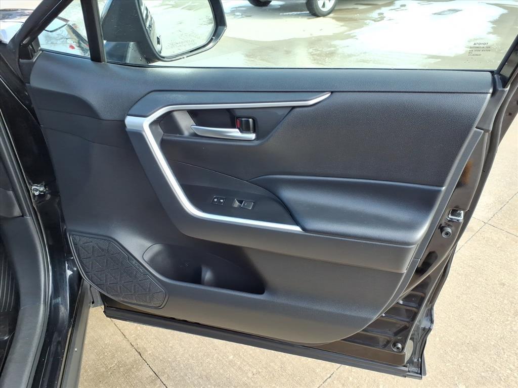 Toyota RAV4 Hybrid XLE 2025