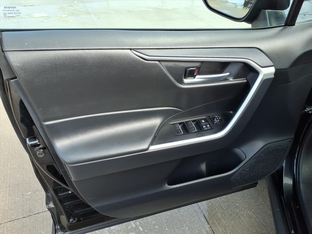 Toyota RAV4 Hybrid XLE 2025