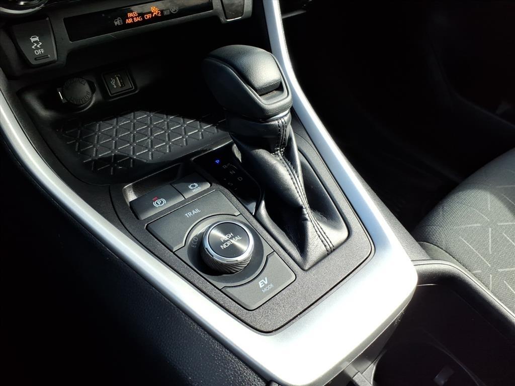 Toyota RAV4 Hybrid XLE 2025