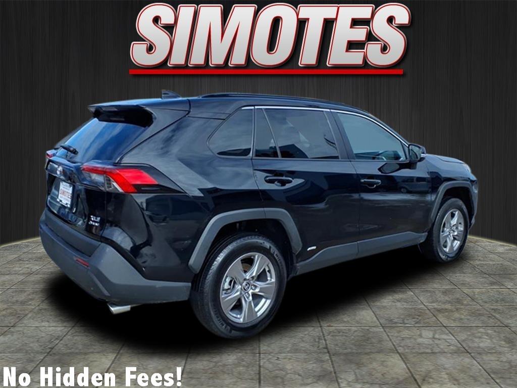 Toyota RAV4 Hybrid XLE 2025