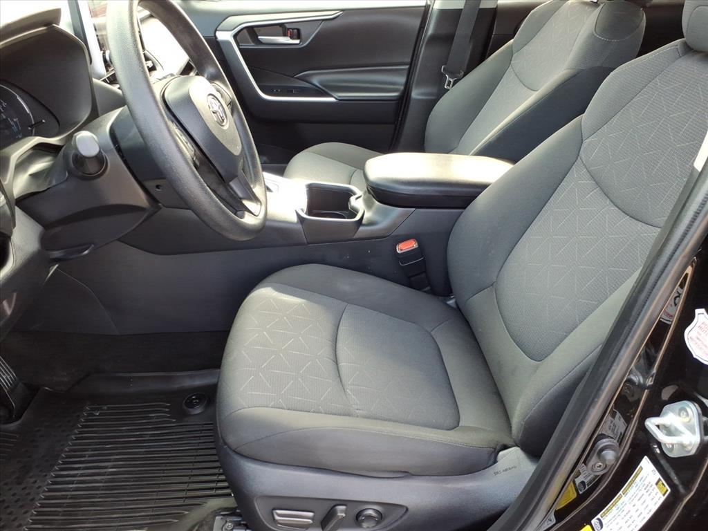 Toyota RAV4 Hybrid XLE 2025