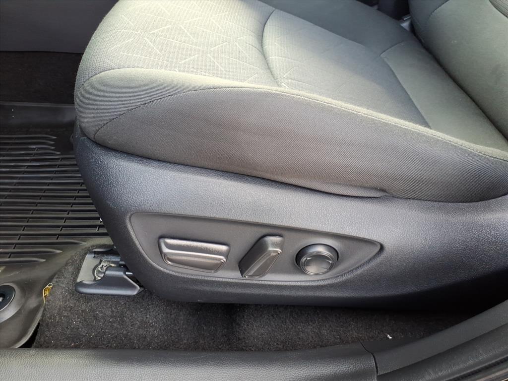 Toyota RAV4 Hybrid XLE 2025