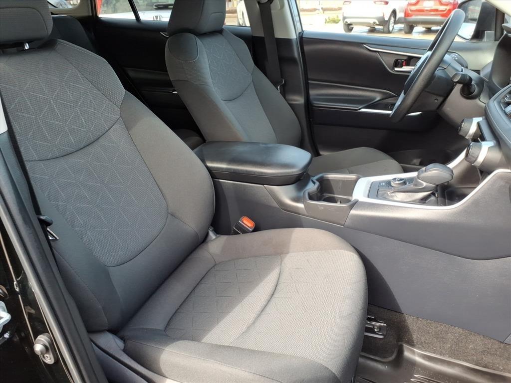 Toyota RAV4 Hybrid XLE 2025