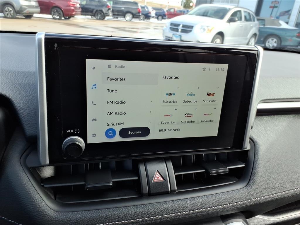 Toyota RAV4 Hybrid XLE 2025