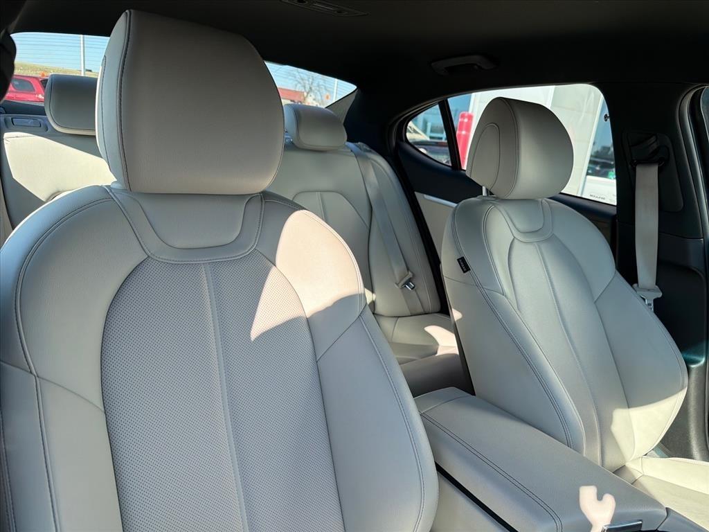 Genesis G70 2.5T 2025