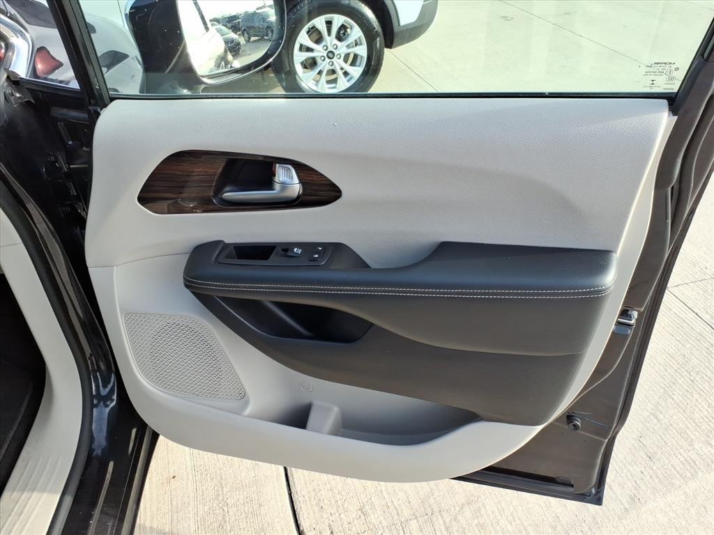 Chrysler Pacifica Limited 2023