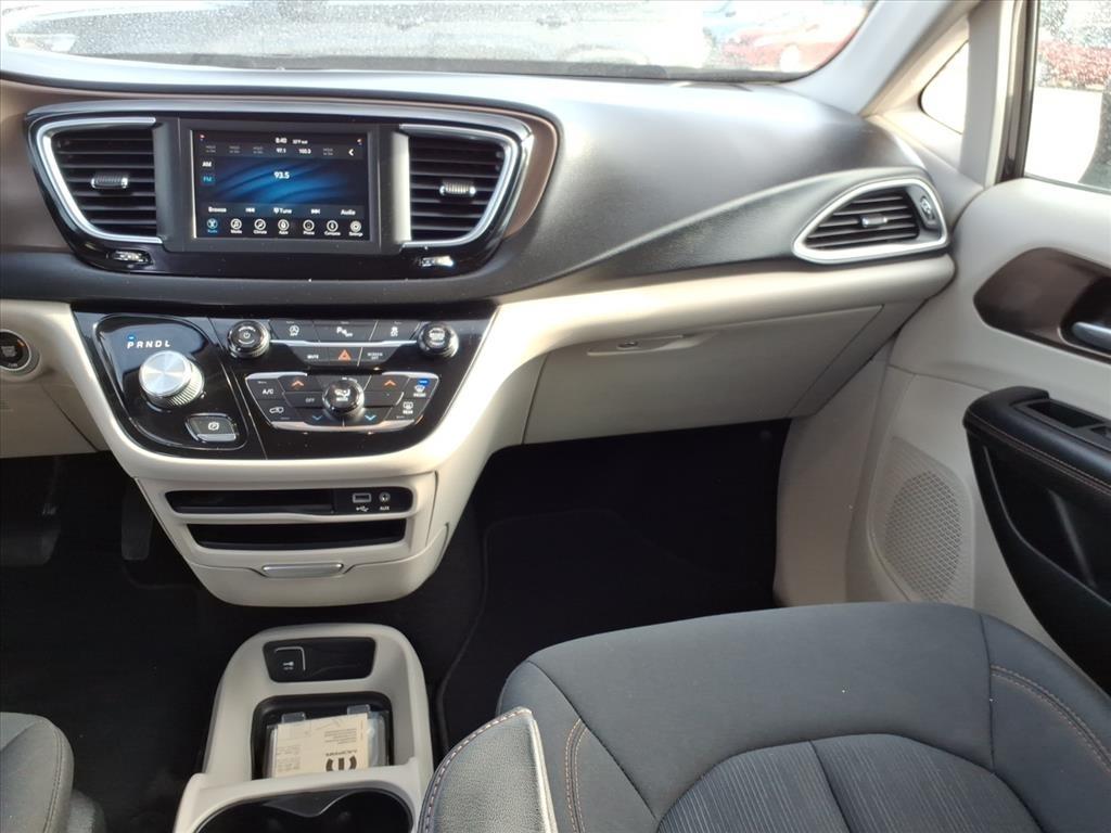 Chrysler Pacifica LX 2019
