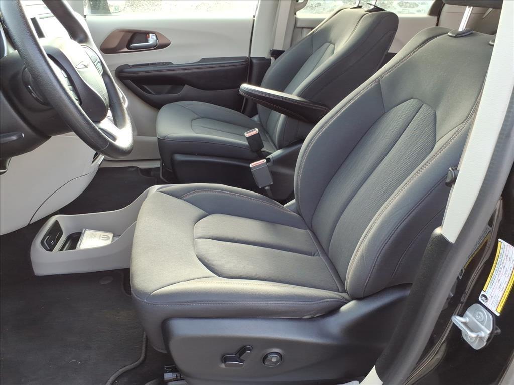 Chrysler Pacifica LX 2019