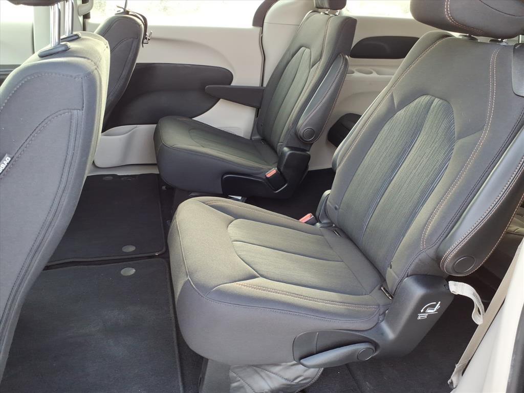 Chrysler Pacifica LX 2019