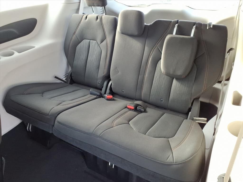 Chrysler Pacifica LX 2019