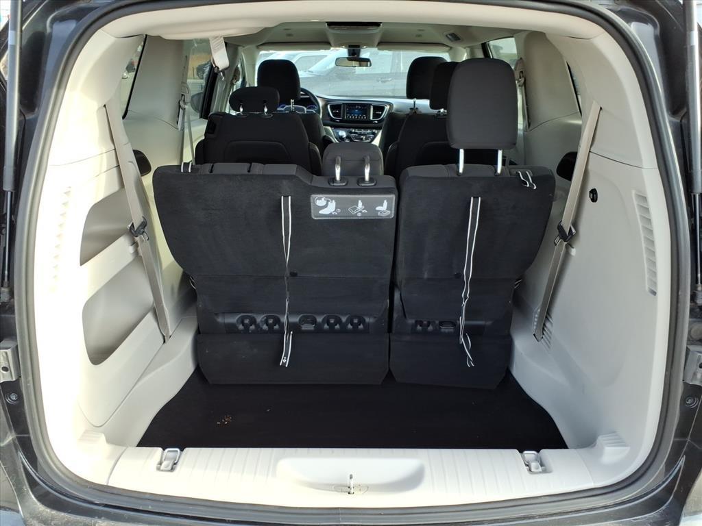 Chrysler Pacifica LX 2019