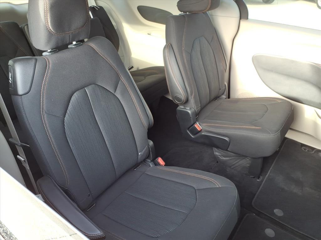 Chrysler Pacifica LX 2019