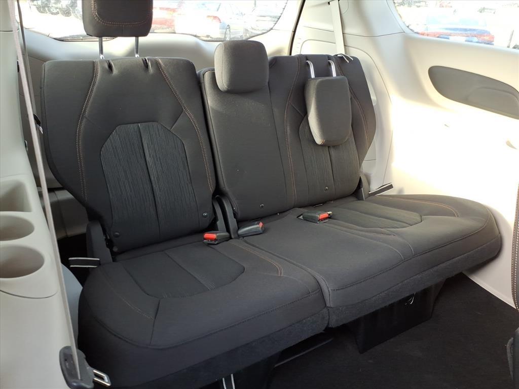 Chrysler Pacifica LX 2019